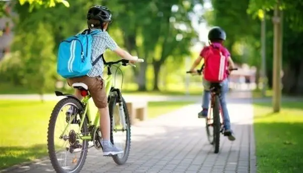 التنقل النشط في الطفولة مشياً أو باستخدام الدراجة يزيد من النشاط البدني عند البلوغ